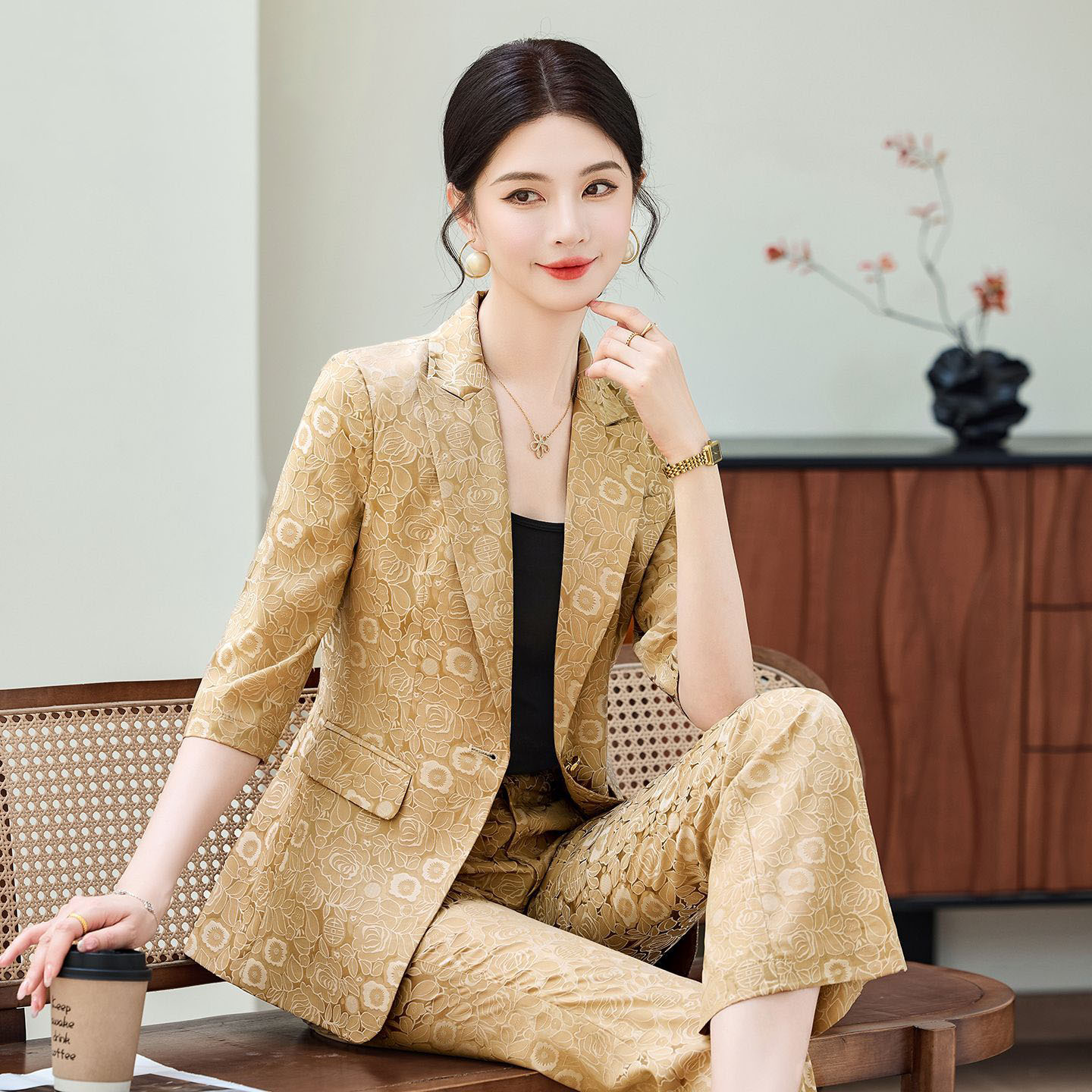 Women Formal Wear Pants - بدلة نسائية أنيقة نصف كم بلون