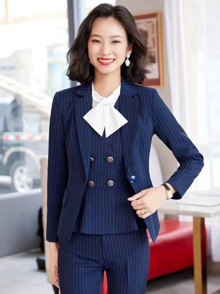 Women Formal Wear Interview - بدلات عمل رسمية مخططة على الموضة